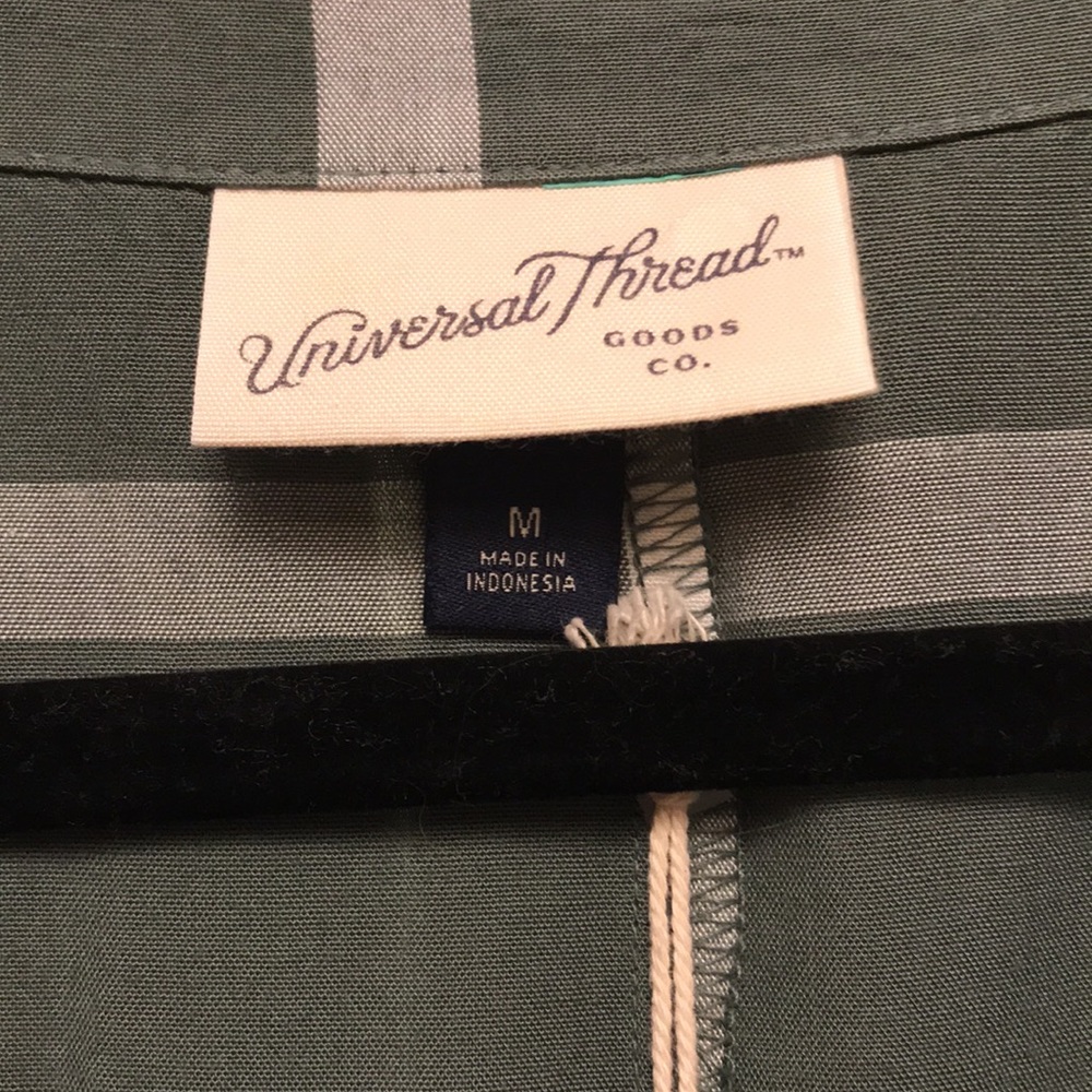 Universal Thread Top, Medium - Picture 2 of 6